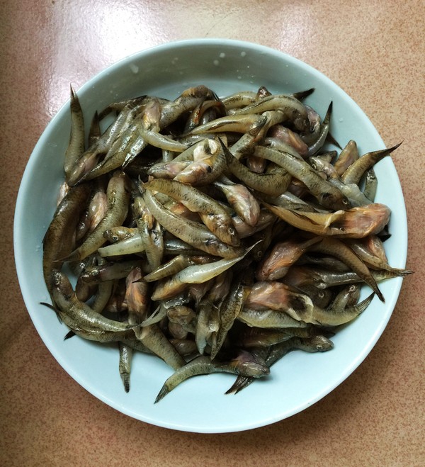 香辣小魚仔的做法-咸鮮味燒菜譜-易網<a href=http://www.jsjjzhkt.cn/ target=_blank class=infotextkey>健康養生</a>網 香辣小魚仔的做法-咸鮮味燒菜譜