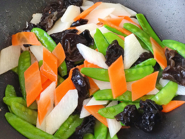 蝦仁炒三色的做法-咸鮮味炒菜譜-易網(wǎng)健康養(yǎng)生網(wǎng) 蝦仁炒三色的做法-咸鮮味炒菜譜