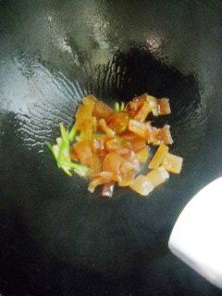 臘肉皮燉胡蘿卜的做法-咸鮮味燉菜譜-易網(wǎng)健康養(yǎng)生網(wǎng) 臘肉皮燉胡蘿卜的做法-咸鮮味燉菜譜