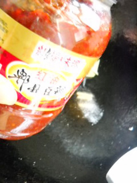 剁椒木耳燉鯽魚的做法-咸鮮味燒菜譜-易網(wǎng)健康養(yǎng)生網(wǎng) 剁椒木耳燉鯽魚的做法-咸鮮味燒菜譜