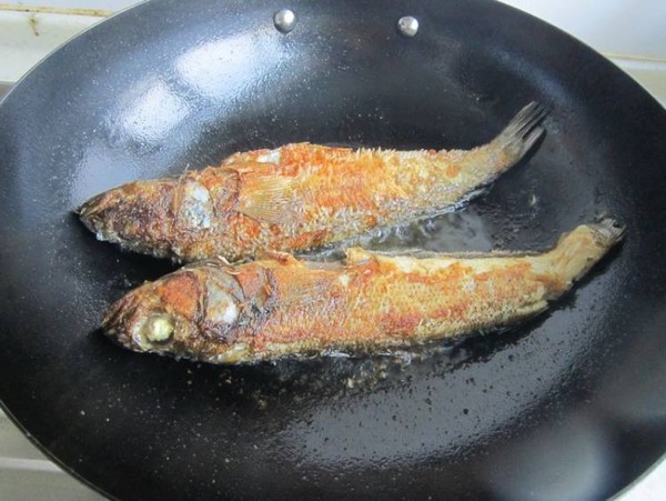 五道黑燜花卷的做法-家常味燜菜譜-易網健康養生網 五道黑燜花卷的做法-家常味燜菜譜