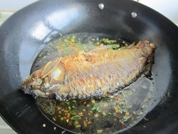 紅燒鯉魚的做法-家常味燒菜譜-易網(wǎng)健康養(yǎng)生網(wǎng) 紅燒鯉魚的做法-家常味燒菜譜