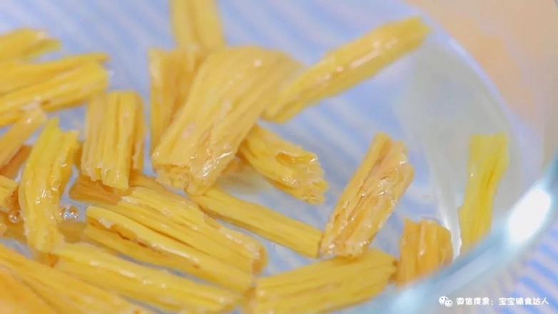 木耳腐竹小炒  寶寶輔食食譜的做法-家常味炒菜譜