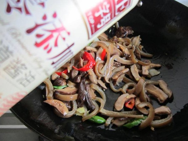 香菇炒肉皮的做法-家常味炒菜譜-易網健康養生網 香菇炒肉皮的做法-家常味炒菜譜