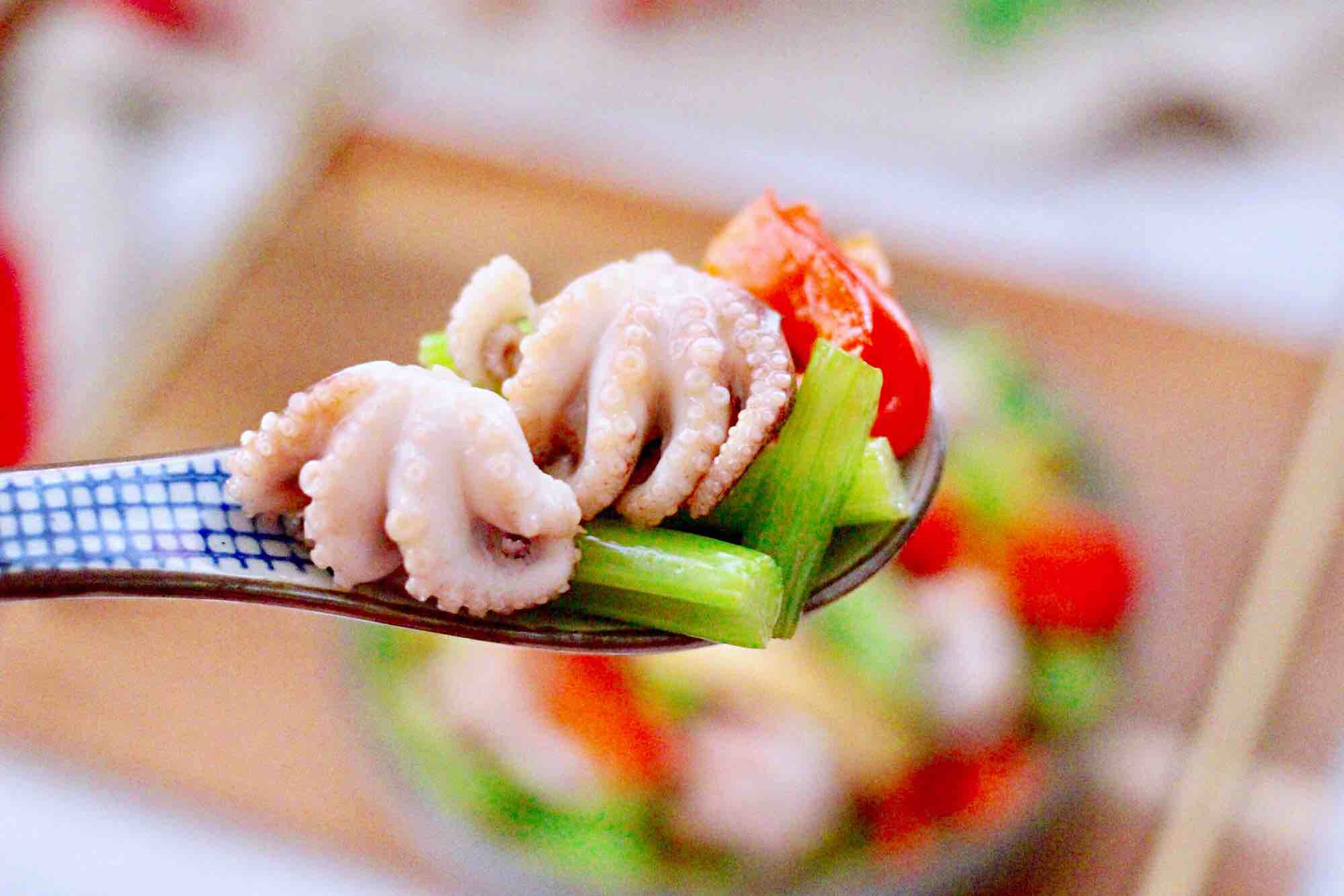 墨魚香干芹菜小炒的做法-咸鮮味炒菜譜-易網健康養生網 墨魚香干芹菜小炒的做法-咸鮮味炒菜譜