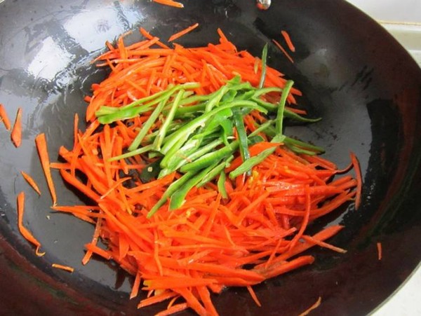 韭菜胡蘿卜炒雞蛋的做法-家常味炒菜譜-易網健康養生網 韭菜胡蘿卜炒雞蛋的做法-家常味炒菜譜