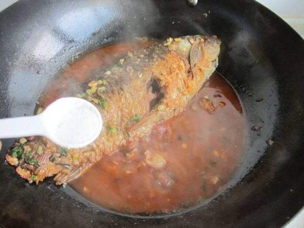 紅燒鯉魚的做法-家常味燒菜譜-易網(wǎng)健康養(yǎng)生網(wǎng) 紅燒鯉魚的做法-家常味燒菜譜