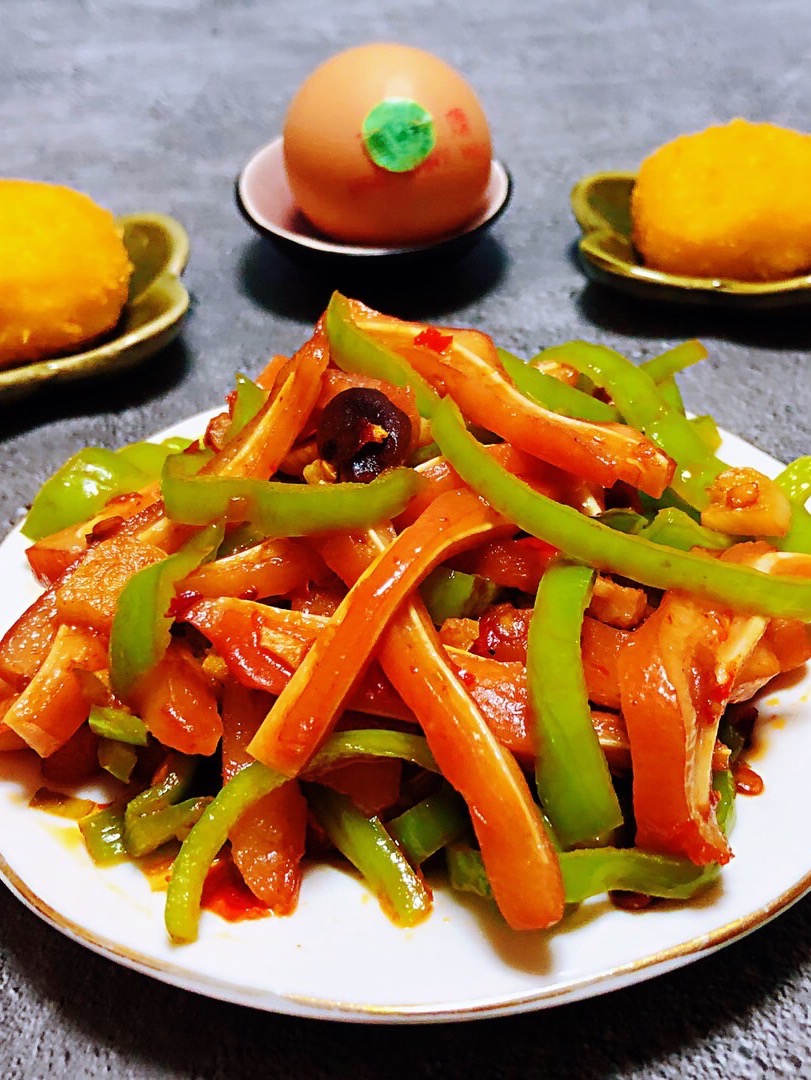 爆炒豬耳朵的做法-香辣味炒菜譜