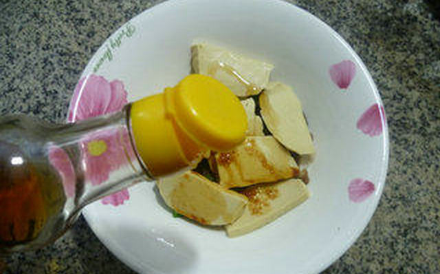 香菇荷蘭豆拌小素雞的做法-家常味拌菜譜-易網(wǎng)健康養(yǎng)生網(wǎng) 香菇荷蘭豆拌小素雞的做法-家常味拌菜譜