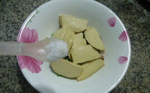 香菇荷蘭豆拌小素雞的做法-家常味拌菜譜-易網(wǎng)健康養(yǎng)生網(wǎng) 香菇荷蘭豆拌小素雞的做法-家常味拌菜譜