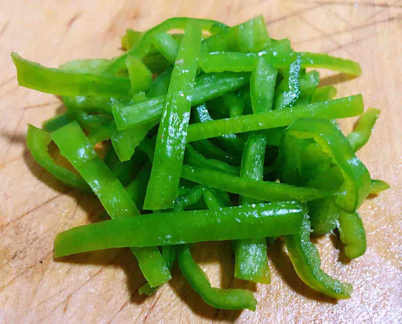 爆炒豬耳朵的做法-香辣味炒菜譜-易網健康養生網 爆炒豬耳朵的做法-香辣味炒菜譜