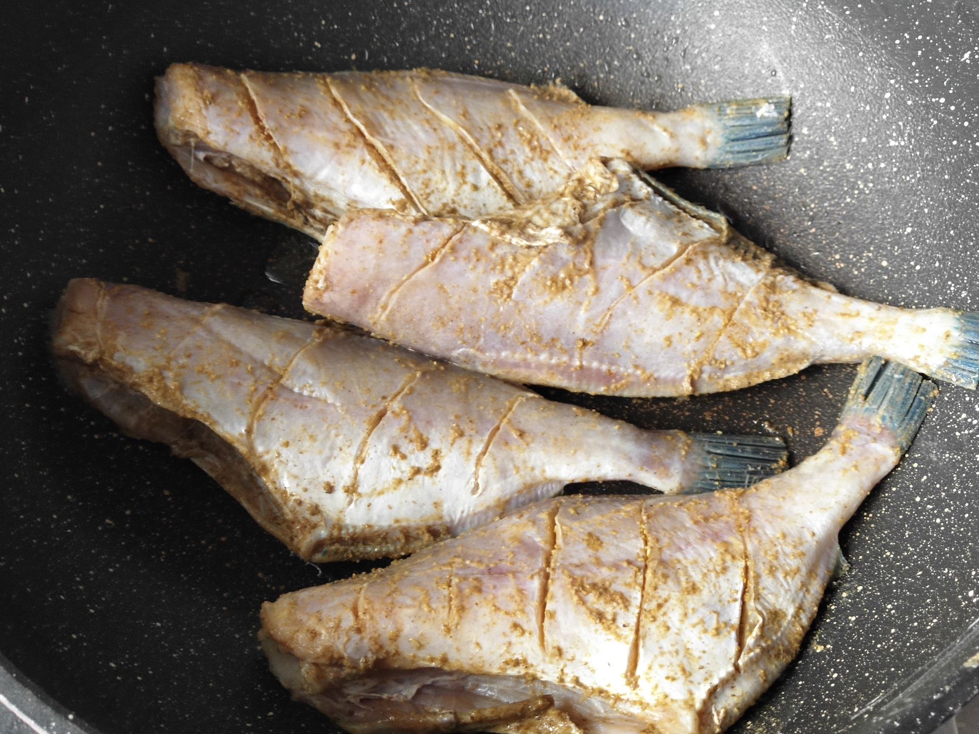 香煎扒皮魚的做法-咸鮮味煎菜譜-易網健康養生網 香煎扒皮魚的做法-咸鮮味煎菜譜