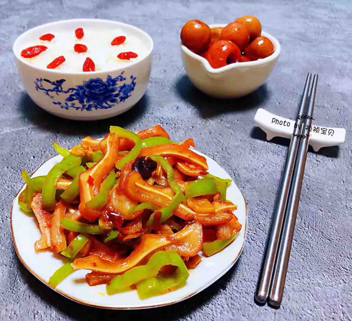 爆炒豬耳朵的做法-香辣味炒菜譜-易網健康養生網 爆炒豬耳朵的做法-香辣味炒菜譜