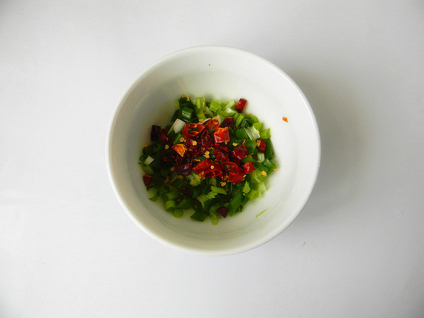 涼拌藕片的做法-咸鮮味拌菜譜-易網(wǎng)健康養(yǎng)生網(wǎng) 涼拌藕片的做法-咸鮮味拌菜譜