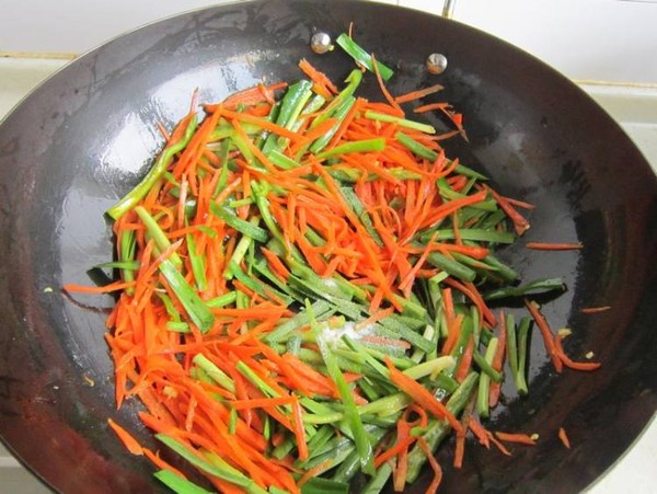 韭菜胡蘿卜炒雞蛋的做法-家常味炒菜譜-易網健康養生網 韭菜胡蘿卜炒雞蛋的做法-家常味炒菜譜