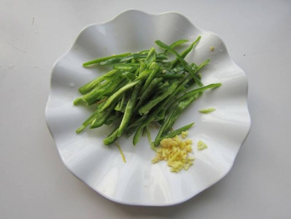 韭菜胡蘿卜炒雞蛋的做法-家常味炒菜譜-易網健康養生網 韭菜胡蘿卜炒雞蛋的做法-家常味炒菜譜