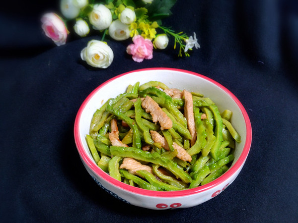苦瓜炒肉絲的做法-家常味炒菜譜-易網健康養生網 苦瓜炒肉絲的做法-家常味炒菜譜