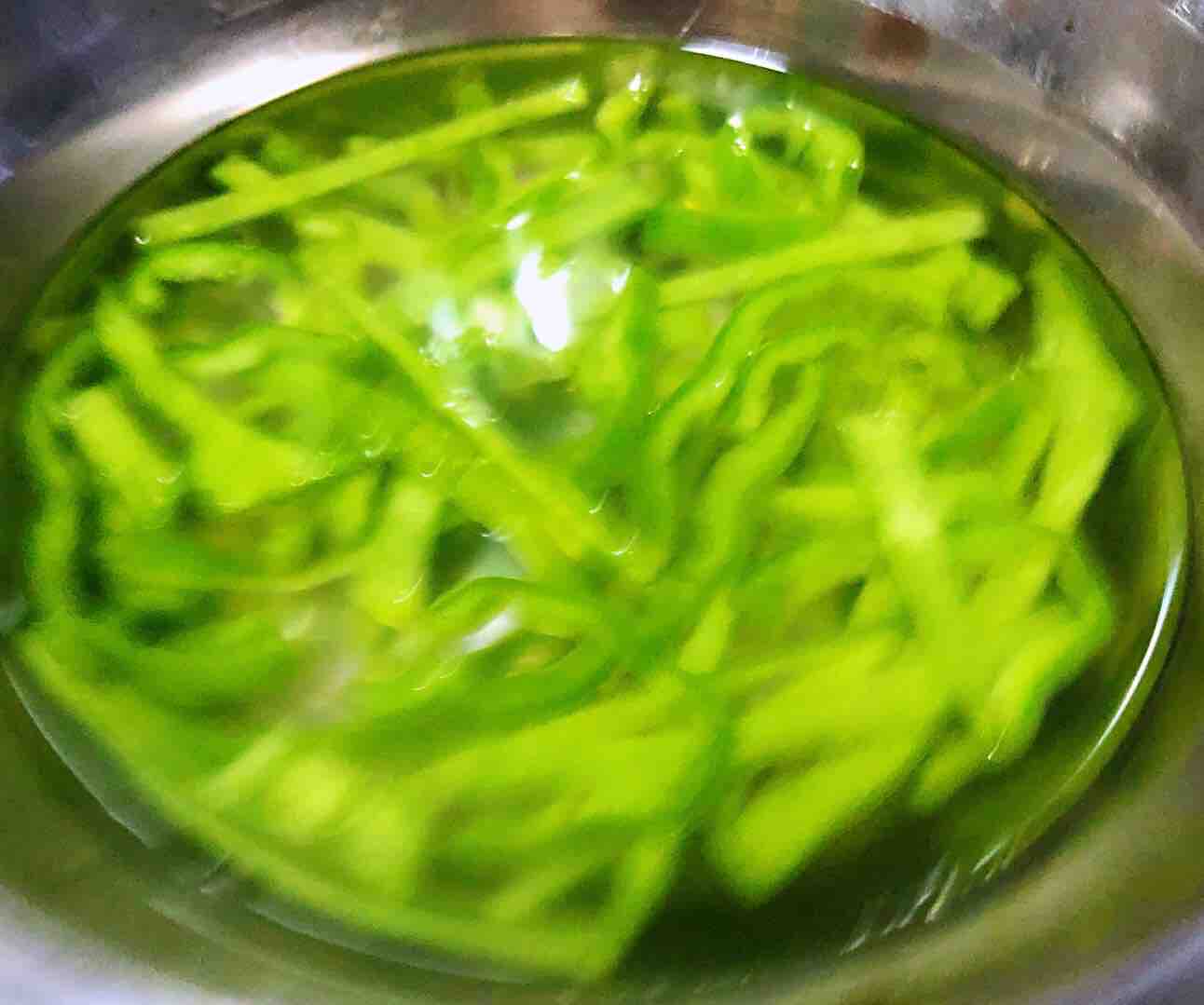 爆炒豬耳朵的做法-香辣味炒菜譜-易網健康養生網 爆炒豬耳朵的做法-香辣味炒菜譜