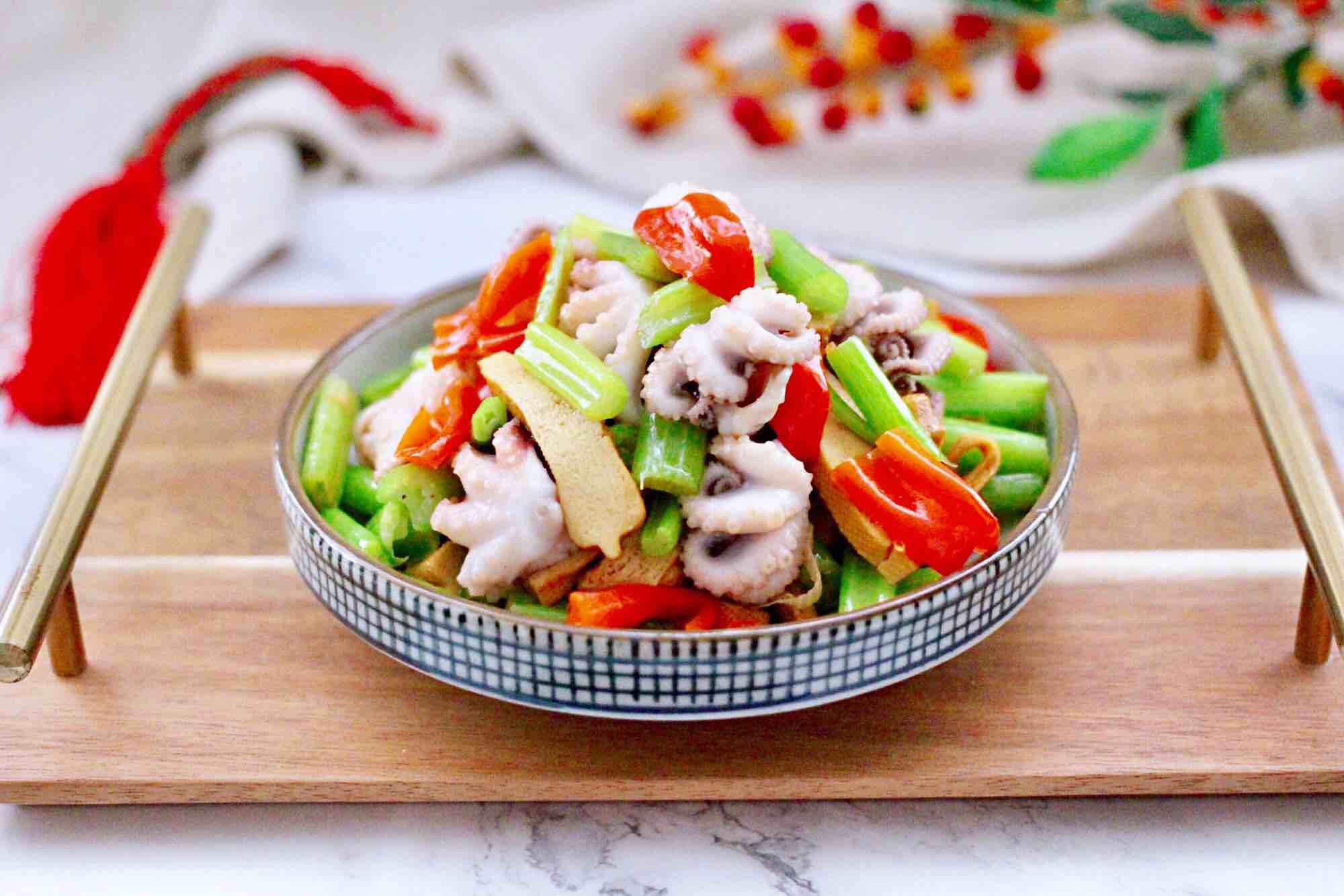 墨魚香干芹菜小炒的做法-咸鮮味炒菜譜-易網健康養生網 墨魚香干芹菜小炒的做法-咸鮮味炒菜譜