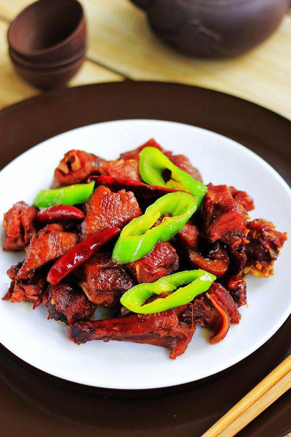 紅燒醬板鴨的做法-醬香味燒菜譜-易網(wǎng)健康養(yǎng)生網(wǎng) 紅燒醬板鴨的做法-醬香味燒菜譜