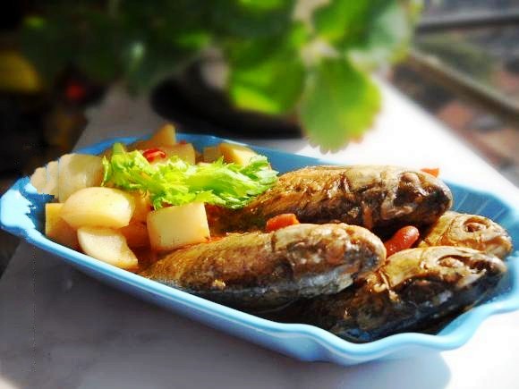 蘿卜燉鯽魚的做法-咸鮮味燉菜譜