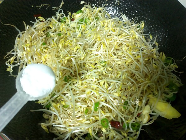 爆炒綠豆芽的做法-家常味炒菜譜-易網健康養(yǎng)生網 爆炒綠豆芽的做法-家常味炒菜譜