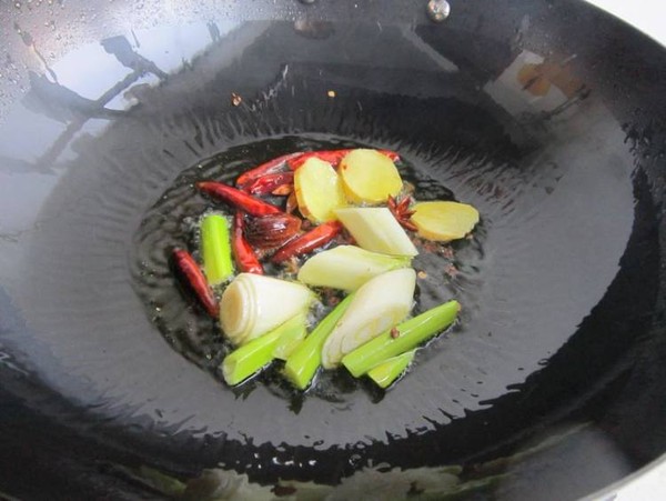 紅燒醬板鴨的做法-醬香味燒菜譜-易網(wǎng)健康養(yǎng)生網(wǎng) 紅燒醬板鴨的做法-醬香味燒菜譜