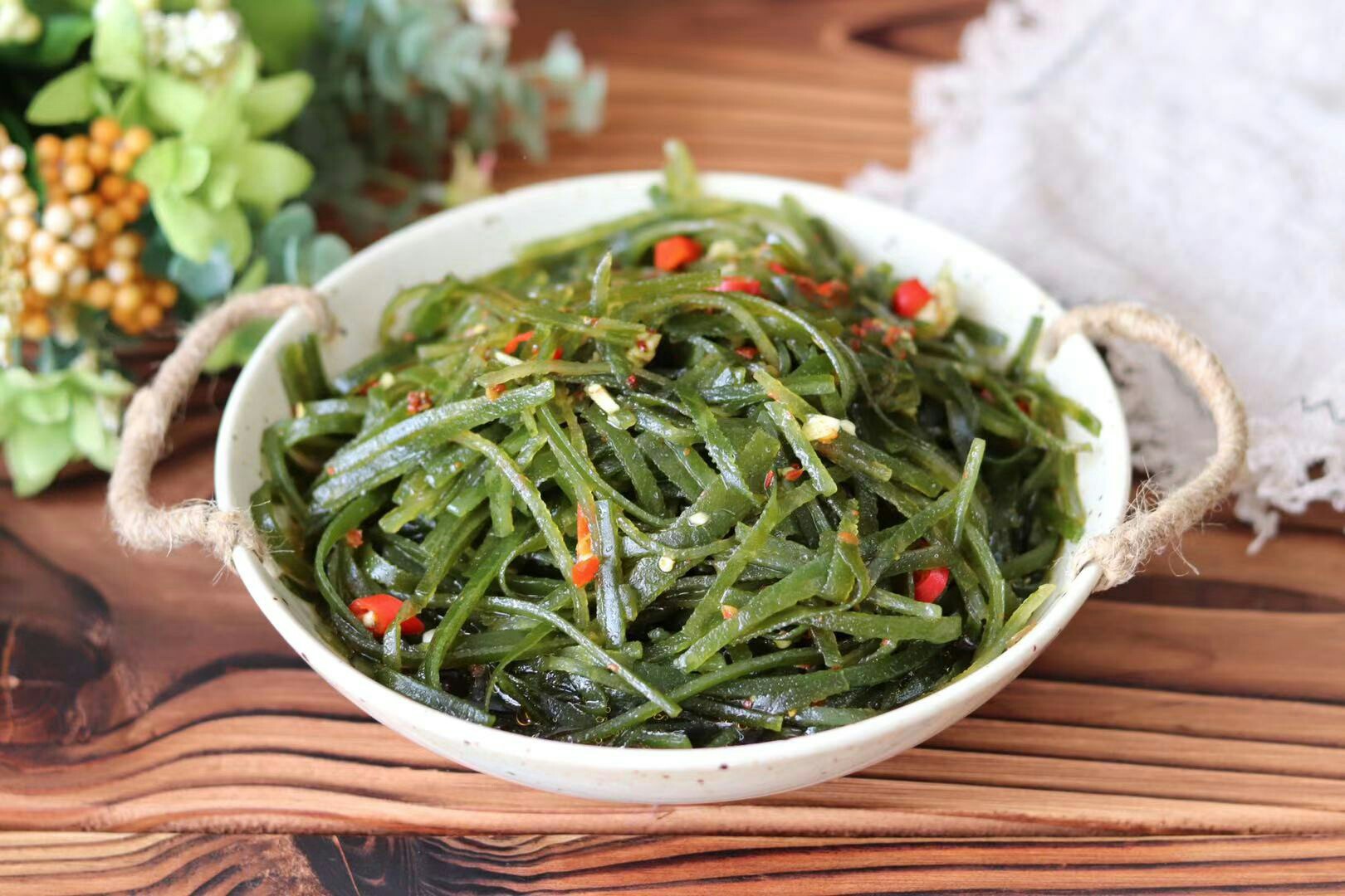 涼拌海帶絲的做法-家常味拌菜譜-易網健康養生網 涼拌海帶絲的做法-家常味拌菜譜