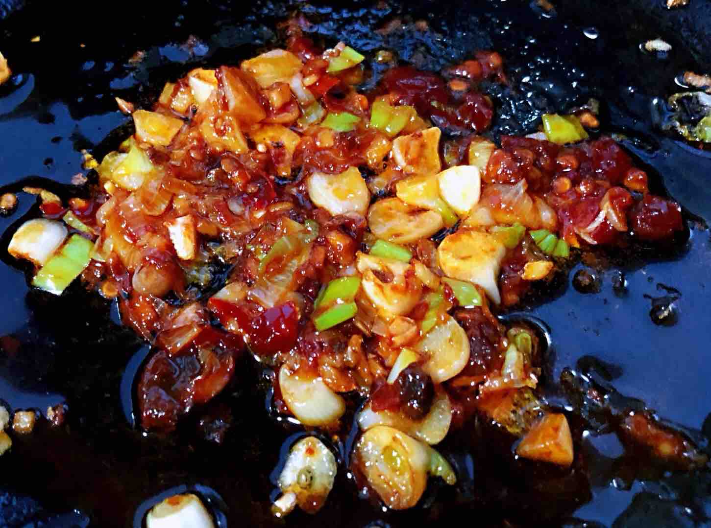 爆炒豬耳朵的做法-香辣味炒菜譜-易網健康養生網 爆炒豬耳朵的做法-香辣味炒菜譜