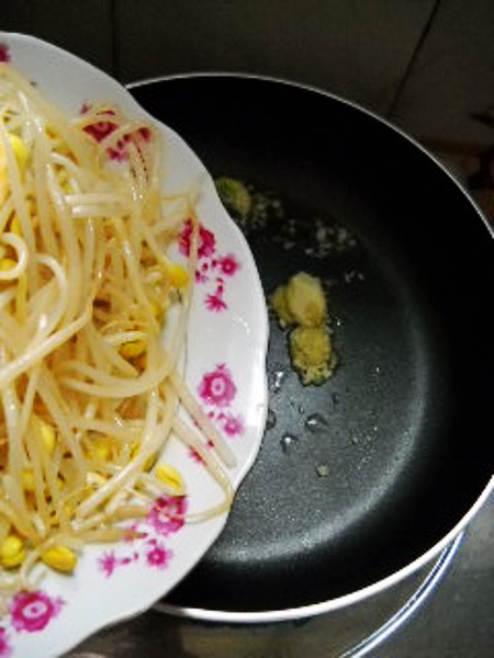 豆芽燒鯽魚的做法-咸鮮味燒菜譜-易網健康養生網 豆芽燒鯽魚的做法-咸鮮味燒菜譜