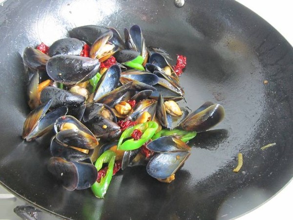 辣炒海虹的做法-香辣味炒菜譜-易網(wǎng)健康養(yǎng)生網(wǎng) 辣炒海虹的做法-香辣味炒菜譜