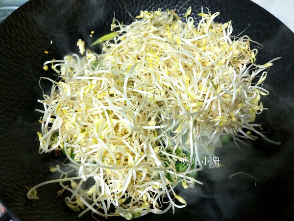 爆炒綠豆芽的做法-家常味炒菜譜-易網健康養(yǎng)生網 爆炒綠豆芽的做法-家常味炒菜譜