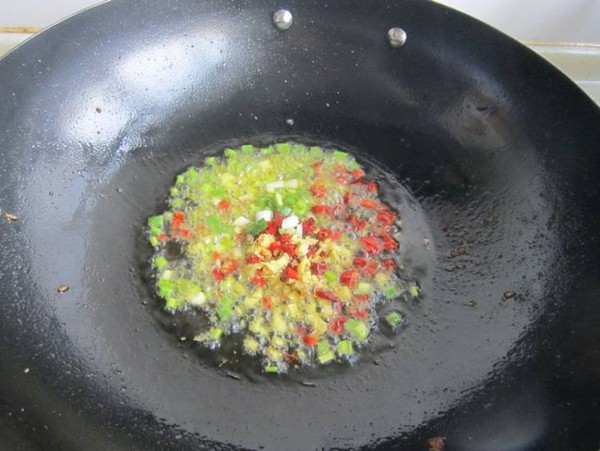 五道黑燜花卷的做法-家常味燜菜譜-易網健康養生網 五道黑燜花卷的做法-家常味燜菜譜