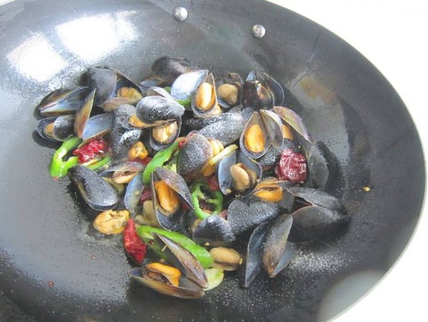 辣炒海虹的做法-香辣味炒菜譜-易網(wǎng)健康養(yǎng)生網(wǎng) 辣炒海虹的做法-香辣味炒菜譜