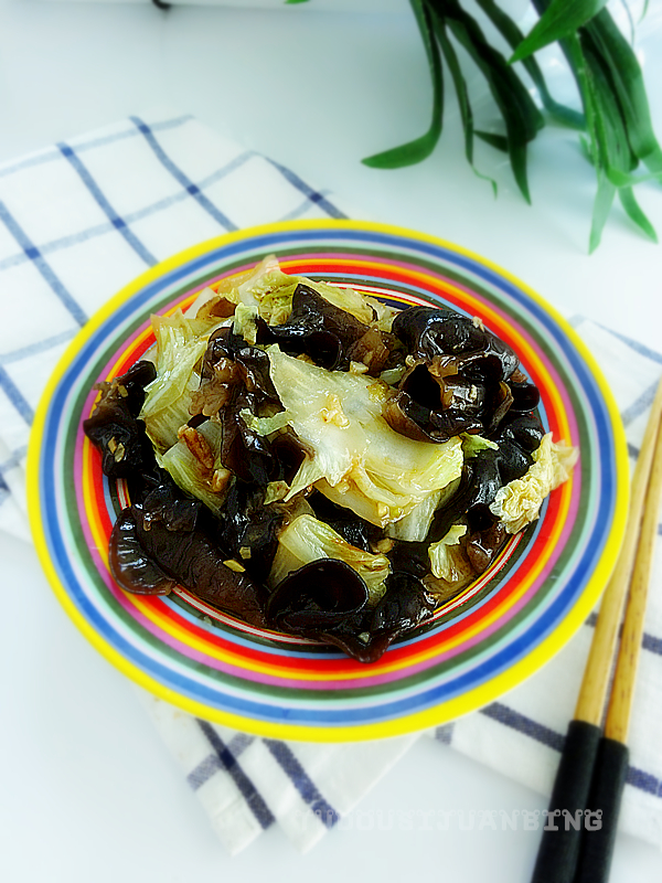 木耳炒白菜的做法-家常味炒菜譜-易網健康養(yǎng)生網 木耳炒白菜的做法-家常味炒菜譜