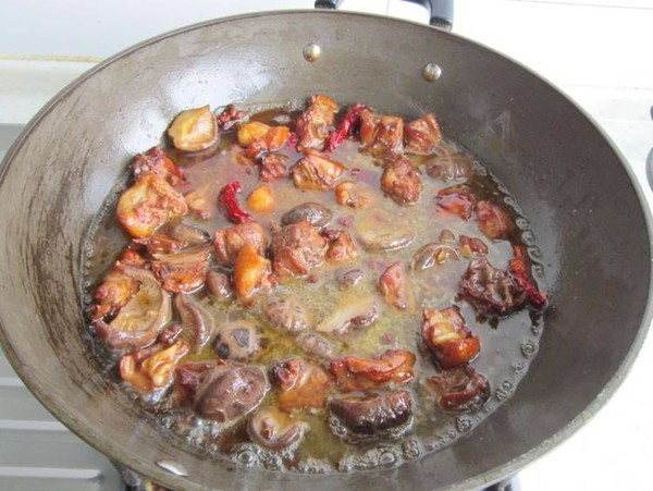 香菇燒紅嘴雁的做法-家常味燒菜譜-易網健康養生網 香菇燒紅嘴雁的做法-家常味燒菜譜