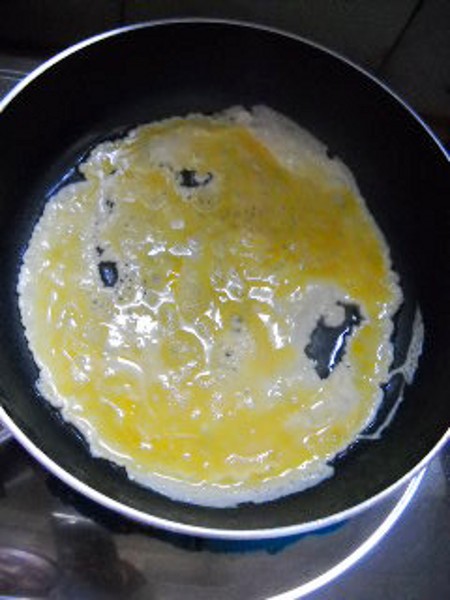 蘭花雙耳炒蛋的做法-家常味炒菜譜-易網(wǎng)健康養(yǎng)生網(wǎng) 蘭花雙耳炒蛋的做法-家常味炒菜譜