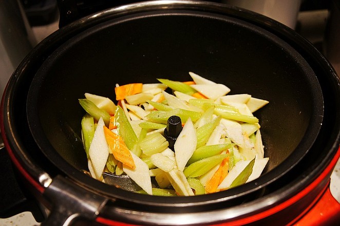 芹菜炒杏鮑菇的做法-家常味炒菜譜