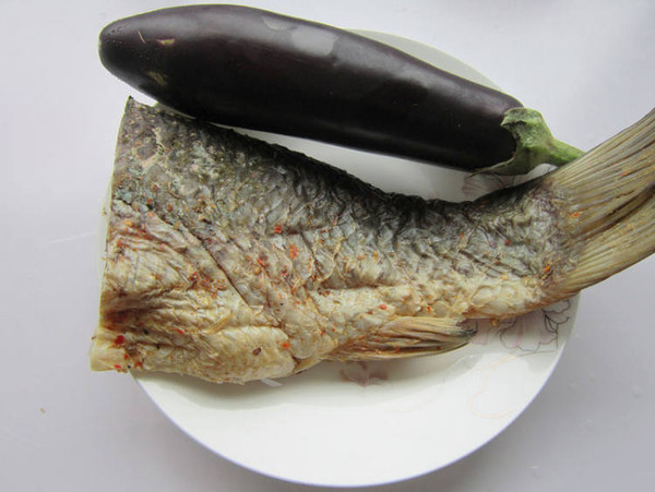 臘魚燒茄子的做法-咸鮮味燒菜譜-易網(wǎng)<a href=http://www.jsjjzhkt.cn/ target=_blank class=infotextkey>健康養(yǎng)生</a>網(wǎng) 臘魚燒茄子的做法-咸鮮味燒菜譜