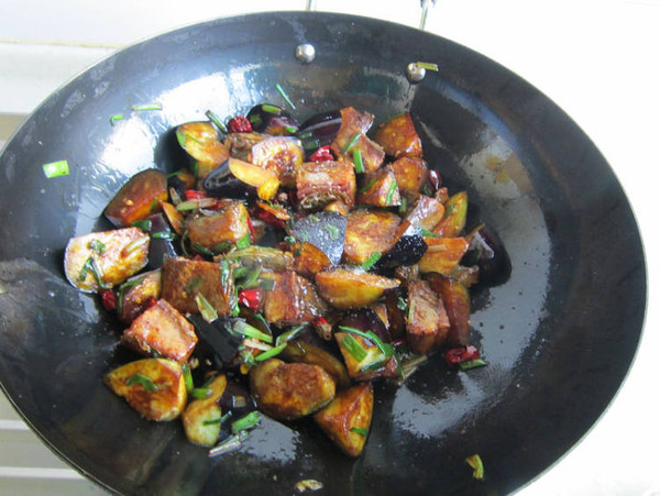 臘魚燒茄子的做法-咸鮮味燒菜譜-易網(wǎng)健康養(yǎng)生網(wǎng) 臘魚燒茄子的做法-咸鮮味燒菜譜