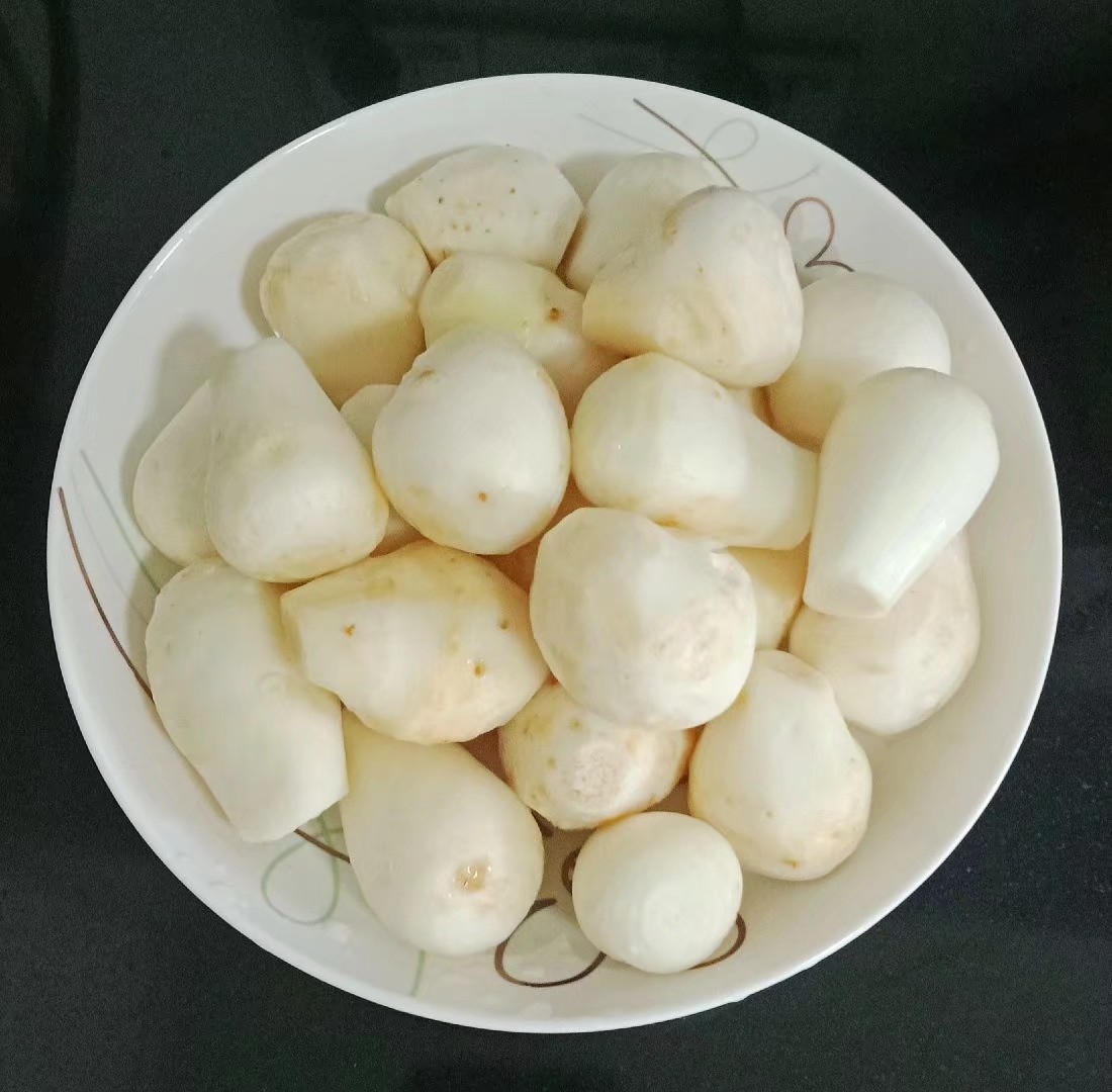 剁椒蒸芋頭的做法-家常味蒸菜譜-易網<a href=http://www.jsjjzhkt.cn/ target=_blank class=infotextkey>健康養生</a>網 剁椒蒸芋頭的做法-家常味蒸菜譜