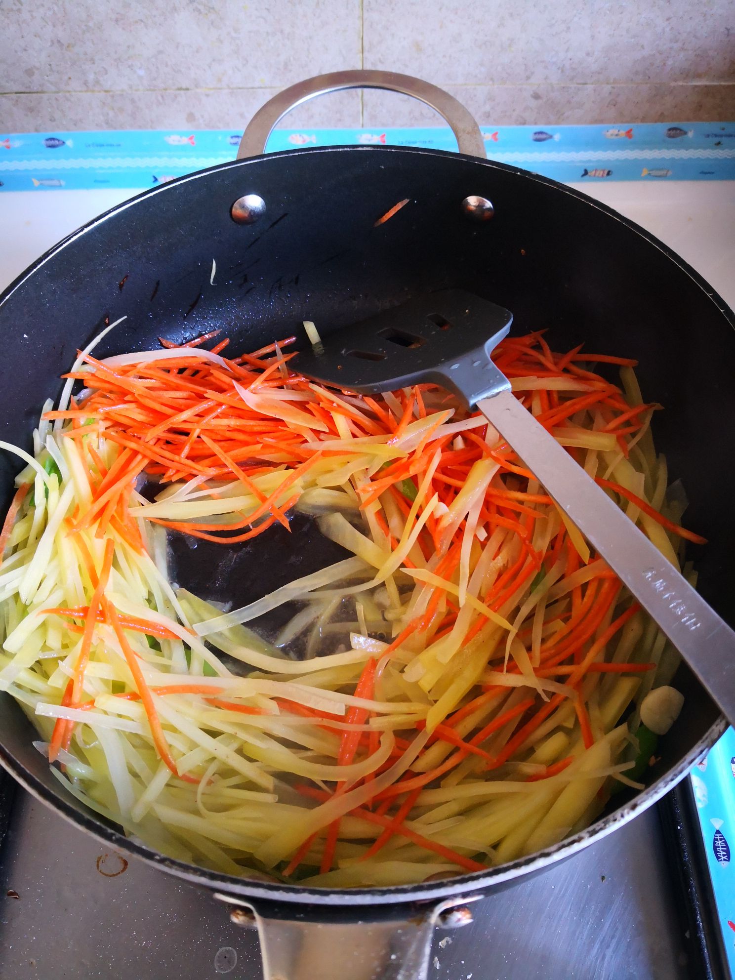 土豆絲炒胡蘿卜絲的做法-家常味炒菜譜