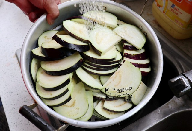 蒜香蒸茄子的做法-蒜香味蒸菜譜-易網(wǎng)<a href=http://www.jsjjzhkt.cn/ target=_blank class=infotextkey>健康養(yǎng)生</a>網(wǎng) 蒜香蒸茄子的做法-蒜香味蒸菜譜