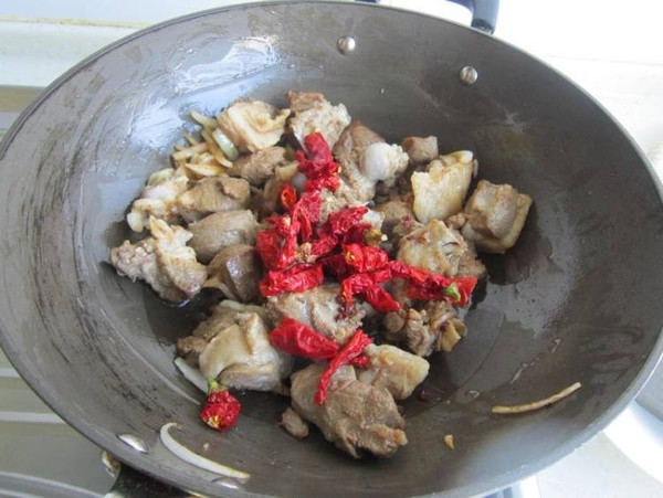 馕燜肉的做法-家常味燜菜譜-易網健康養生網 馕燜肉的做法-家常味燜菜譜