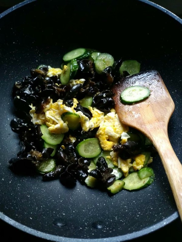 黃瓜木耳炒雞蛋的做法-家常味炒菜譜