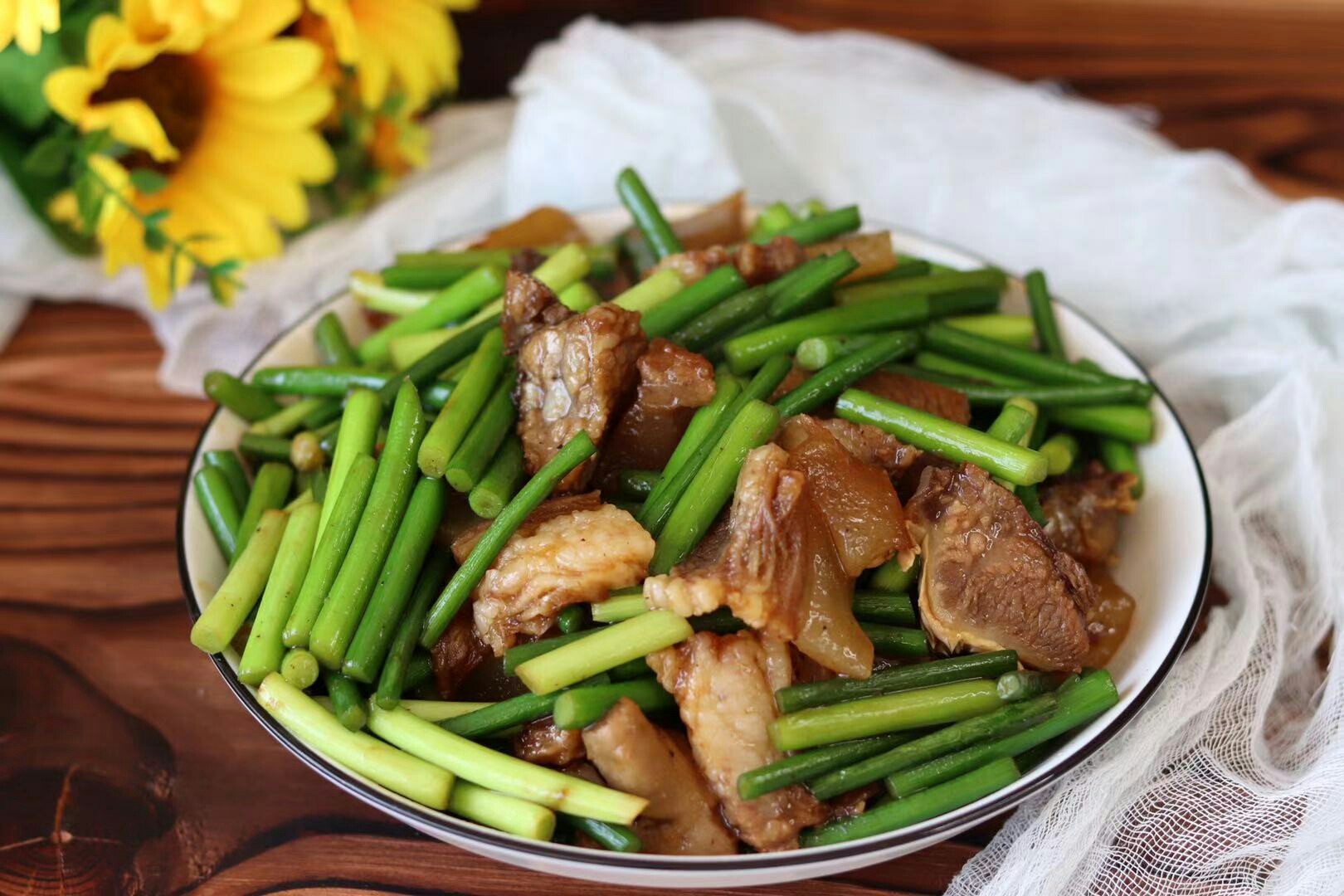 炒蒜苔的做法-家常味炒菜譜-易網(wǎng)健康養(yǎng)生網(wǎng) 炒蒜苔的做法-家常味炒菜譜