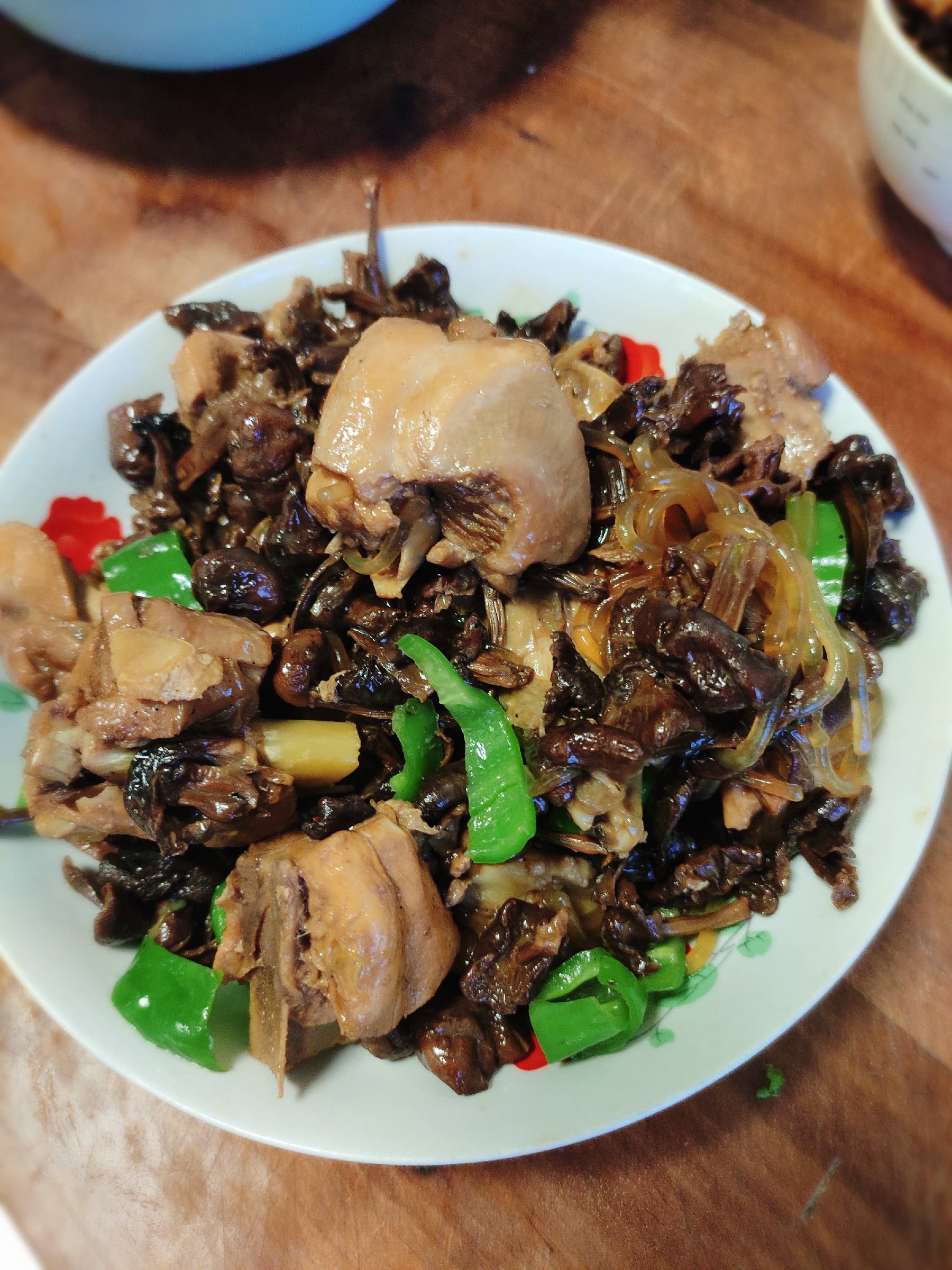 小雞燉蘑菇粉條的做法-咸鮮味炒菜譜