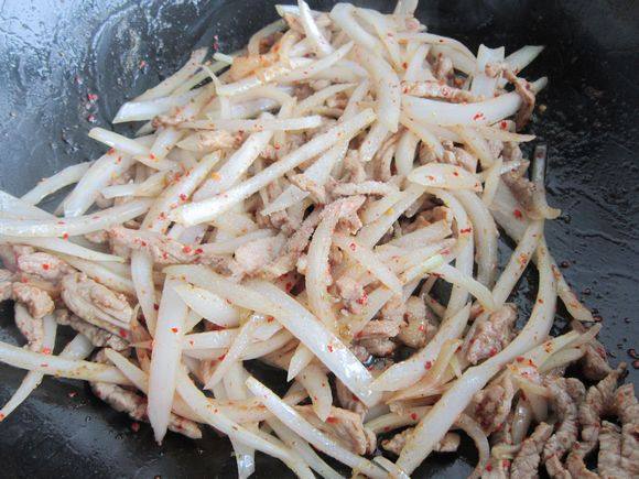 馕包皮芽子炒肉的做法-家常味炒菜譜-易網健康養生網 馕包皮芽子炒肉的做法-家常味炒菜譜