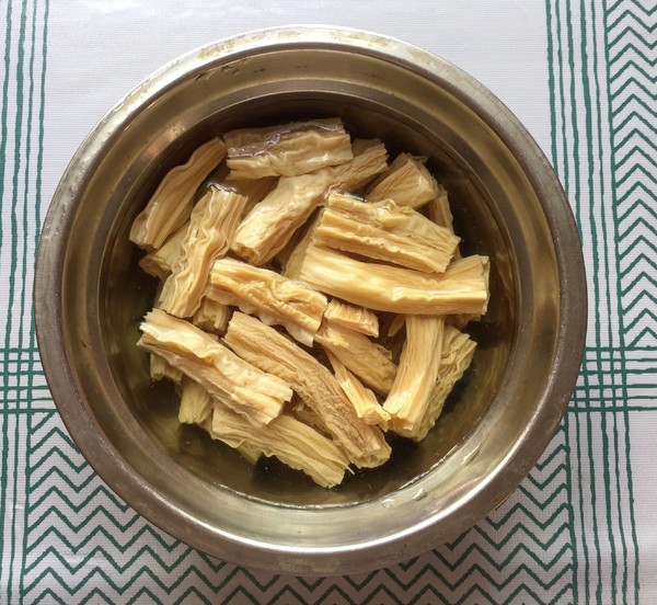 腐竹蒸小黃魚的做法-香辣味蒸菜譜-易網健康養生網 腐竹蒸小黃魚的做法-香辣味蒸菜譜