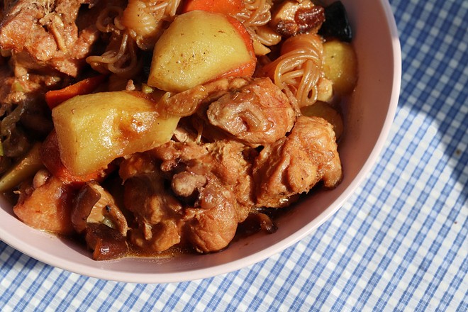 醬香土豆燉雞的做法-家常味燉菜譜-易網健康養生網 醬香土豆燉雞的做法-家常味燉菜譜